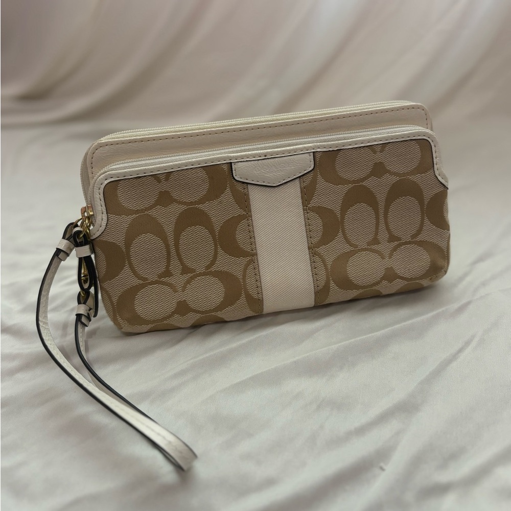 Coach Double Zip Wallet/Wrislet